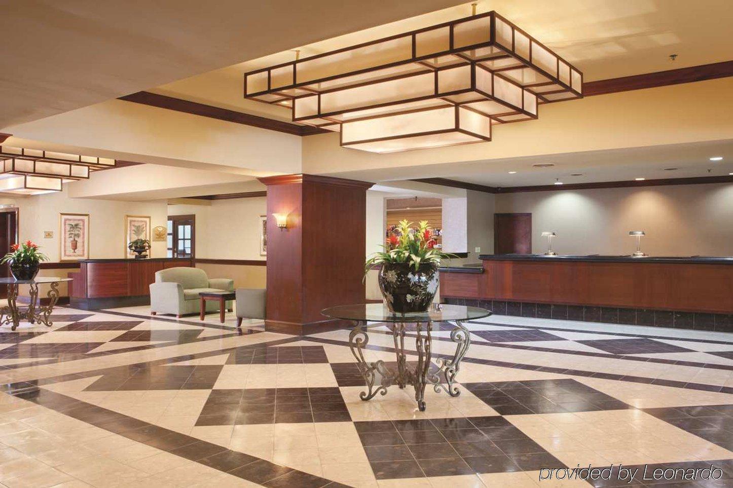Doubletree By Hilton Virginia Beach Beltér fotó
